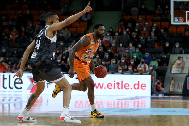 随着亚足联 随着亚足联